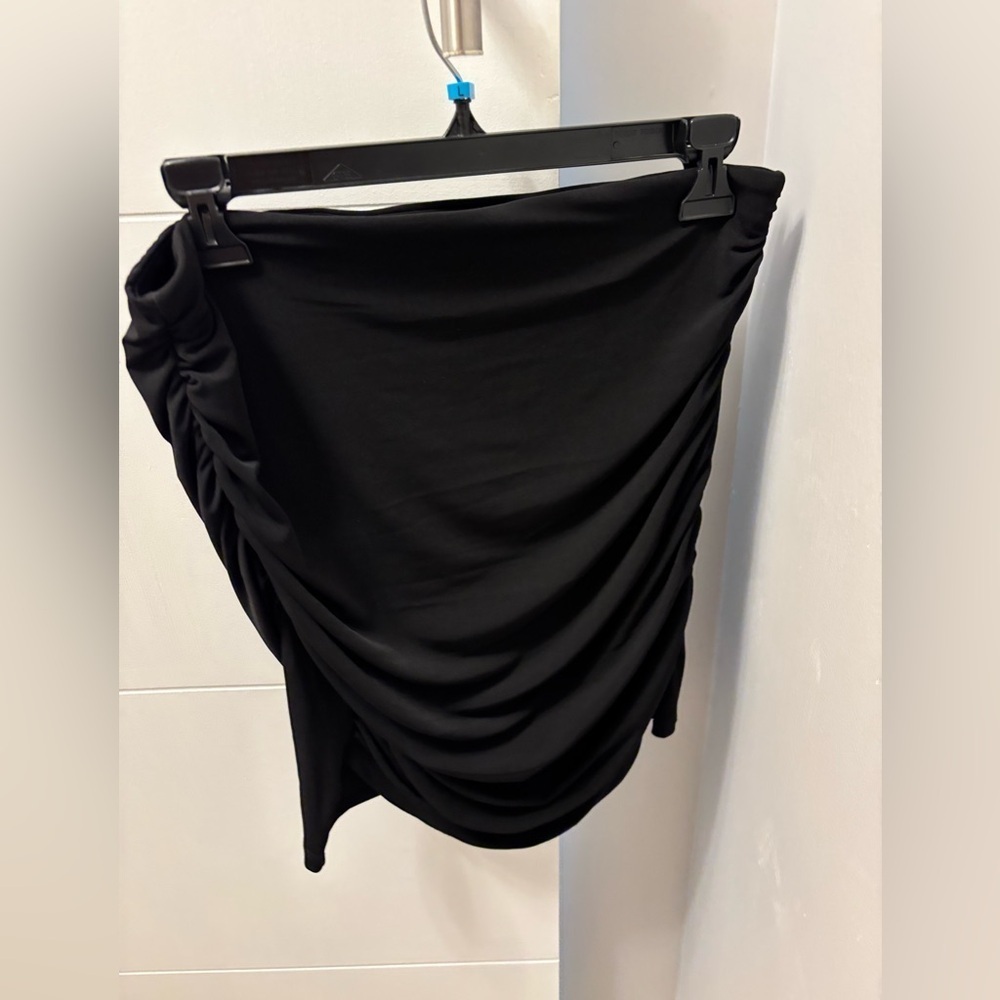 Lanston Women’s Black Skirt Size M Ruched Detail Revolve